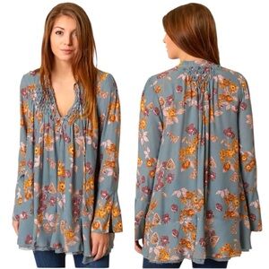 FREE PEOPLE Pebble Crepe So Fine Smocked Blue Floral Print l Boho Top Size Small